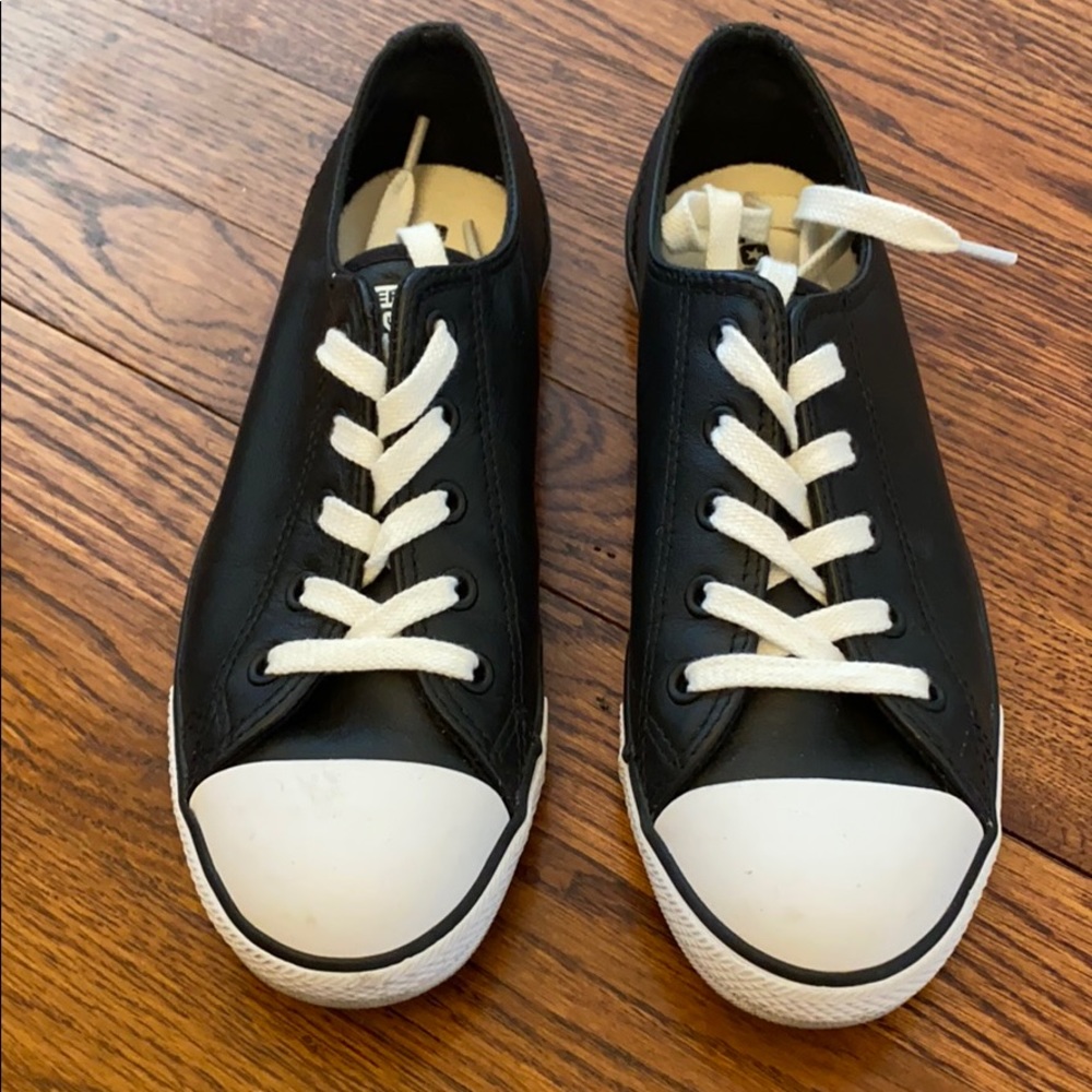 EUC Sz 7 Black leather Converse All Stars
